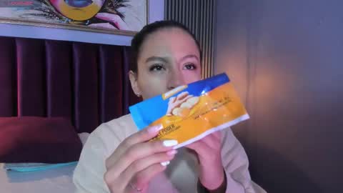 Tamy  online show from December 2025 12:33:02 PM