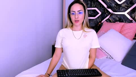 Tania online show from January 2025 09:25:02 PM