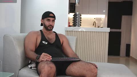 Snapshot of tarek_dan chatting on October 2025 01:04:02 AM Tarek online show from October 2025 01:04:02 AM
