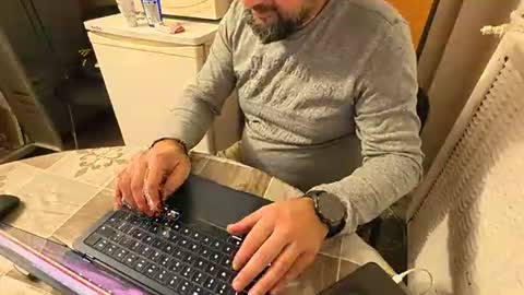 Snapshot of tarkan198 chatting on November 2025 09:14:02 PM tarkan198 online show from November 2025 09:14:02 PM