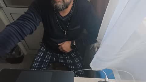 Snapshot of tarkan198 chatting on November 2025 07:12:01 AM tarkan198 online show from November 2025 07:12:01 AM