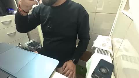 Snapshot of tarkan198 chatting on January 2026 05:48:01 PM tarkan198 online show from January 2026 05:48:01 PM