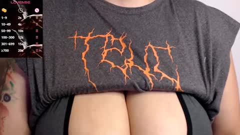 Snapshot of tarrant_ chatting on November 2025 11:27:01 PM tarrant_ online show from November 2025 11:27:01 PM