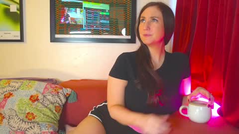 Snapshot of task_manager chatting on November 2025 02:04:01 PM Vivian Clark online show from November 2025 02:04:01 PM