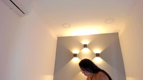 Snapshot of tatii_moon chatting on October 2025 04:02:01 AM Tati online show from October 2025 04:02:01 AM