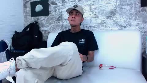 Snapshot of tattoo22_ chatting on November 2025 07:07:02 PM Tattoo online show from November 2025 07:07:02 PM