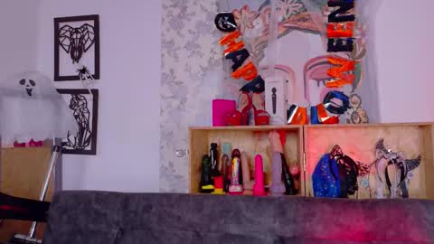 Snapshot of taty_miller chatting on November 2025 08:33:02 PM Taty Miller online show from November 2025 08:33:02 PM