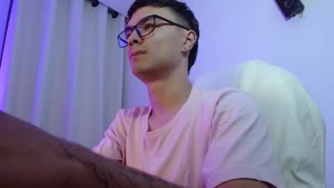 Snapshot of taurus4k chatting on November 2025 01:04:01 AM taurus4k online show from November 2025 01:04:01 AM