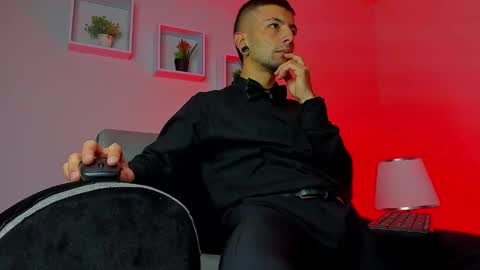 tayer_bennet online show from September 2025 04:01:02 AM