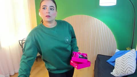 Taylor Bennet online show from September 2025 12:08:02 PM