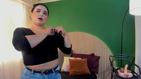 Taylor Bennet online show from November 2025 12:22:01 PM