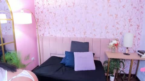 Taylor Bennet online show from February 2026 07:07:01 PM