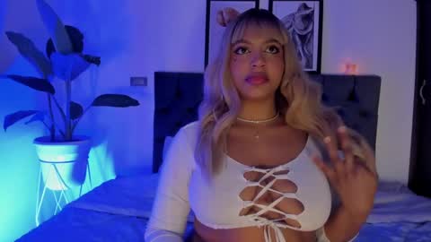 Taylor  online show from November 2025 03:29:02 AM