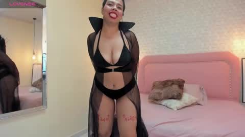 TAYLOR  online show from November 2025 03:52:02 AM