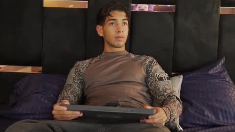 taylorsmiths_ online show from December 2025 04:17:01 AM