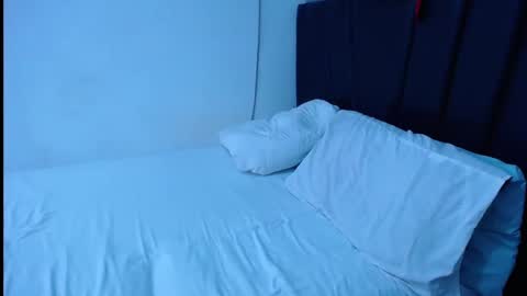 Tayron online show from October 2025 06:28:02 PM