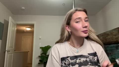 Katy online show from October 2025 02:52:01 AM