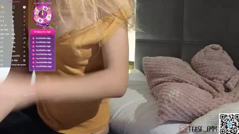 Snapshot of tease_me__ chatting on October 2025 07:58:01 PM Em online show from October 2025 07:58:01 PM