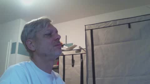 Snapshot of tekktronik chatting on October 2025 06:34:01 AM bras should be banned online show from October 2025 06:34:01 AM