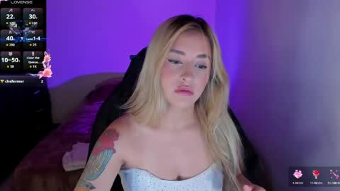 Snapshot of temptationsweet__ chatting on May 2026 04:37:01 PM Sara online show from May 2026 04:37:01 PM