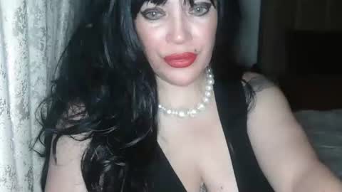 Snapshot of temptresscrystalia chatting on December 2025 09:43:02 PM talia i m french girl online show from December 2025 09:43:02 PM