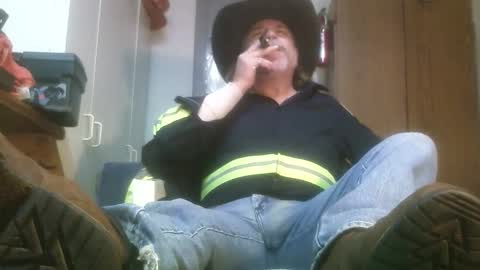 Snapshot of tennredneck chatting on February 2025 05:05:02 AM Tennredneck online show from February 2025 05:05:02 AM