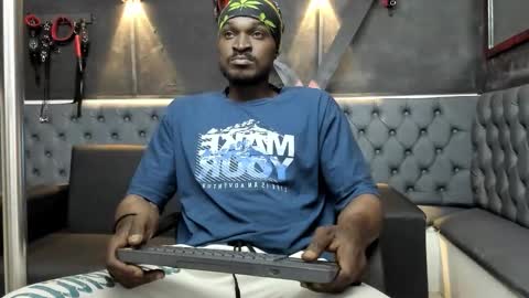 terranze_z online show from February 2026 08:01:02 PM