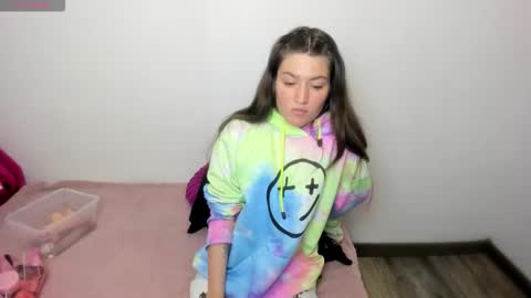 Snapshot of tesa_cute chatting on November 2025 06:05:02 AM tesa online show from November 2025 06:05:02 AM