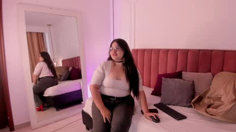 Snapshot of tessa_sinclaire chatting on May 2026 09:21:01 PM TERESA online show from May 2026 09:21:01 PM