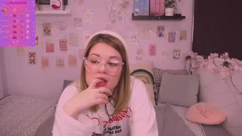 Snapshot of tesspleasure chatting on January 2025 03:05:02 AM TESSA online show from January 2025 03:05:02 AM