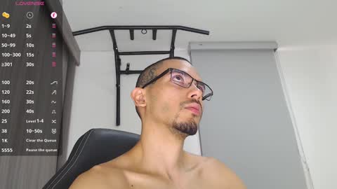 Snapshot of th_russ chatting on February 2025 02:13:02 PM INSTAGRAM Th1rss online show from February 2025 02:13:02 PM