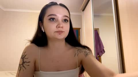 Snapshot of thaliakuchem chatting on February 2026 03:21:01 PM Yumi online show from February 2026 03:21:01 PM