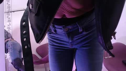   online show from November 2025 01:14:02 PM