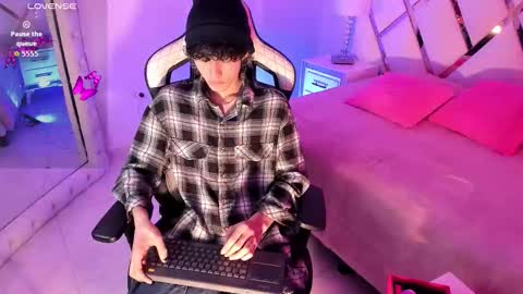 Snapshot of thanier_18 chatting on February 2026 07:32:02 PM thanier_18 online show from February 2026 07:32:02 PM