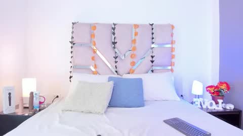 Thayler  online show from October 2025 11:22:01 AM