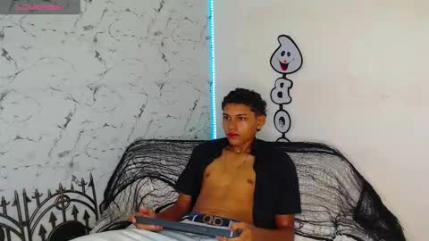 Snapshot of the_crack71 chatting on October 2025 12:24:02 PM Sean OPry online show from October 2025 12:24:02 PM