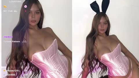 Snapshot of the_enchantressxx chatting on January 2025 08:03:02 AM nabi butterfly online show from January 2025 08:03:02 AM