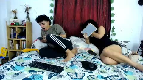 Snapshot of the_r00m chatting on October 2025 09:23:01 PM Jaime Angela online show from October 2025 09:23:01 PM