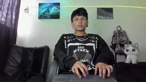 Snapshot of the_weed_guys chatting on December 2024 09:39:01 PM Danny online show from December 2024 09:39:01 PM