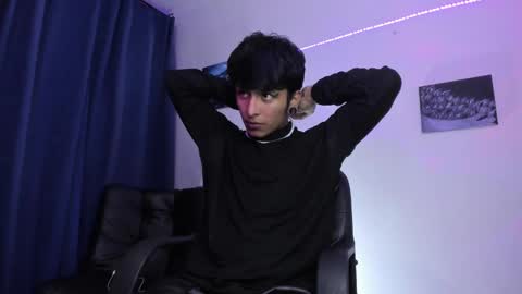 Snapshot of the_weed_guys chatting on January 2025 02:43:01 AM Danny online show from January 2025 02:43:01 AM