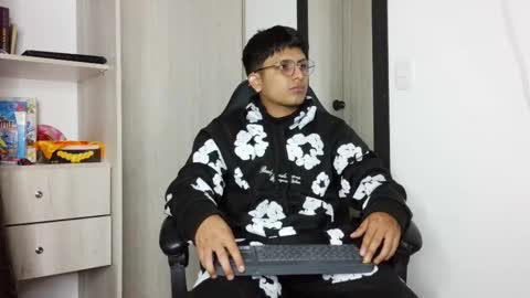 Snapshot of the_weed_guys chatting on November 2025 02:10:01 AM Danny online show from November 2025 02:10:01 AM