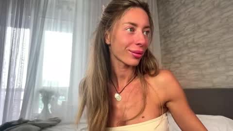 Snapshot of thearte1 chatting on September 2025 12:49:02 PM J online show from September 2025 12:49:02 PM