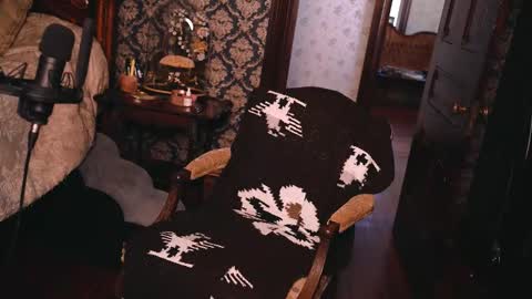 Joan online show from October 2025 08:19:01 PM