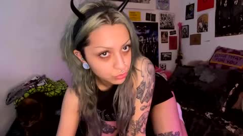 Snapshot of theeking_venus chatting on December 2024 05:27:02 AM KIng Venus online show from December 2024 05:27:02 AM