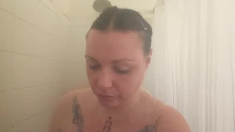 Snapshot of theenie37773 chatting on November 2025 04:59:02 AM theenie37773 online show from November 2025 04:59:02 AM