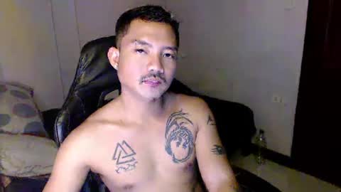 Snapshot of thefriskyasian chatting on December 2024 01:17:01 PM Jaycee online show from December 2024 01:17:01 PM
