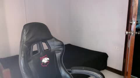 Snapshot of thefriskyasian chatting on January 2025 04:56:02 PM Jaycee online show from January 2025 04:56:02 PM