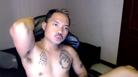 Snapshot of thefriskyasian chatting on January 2025 11:55:02 PM Jaycee online show from January 2025 11:55:02 PM