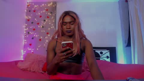 Snapshot of thegoldenbitch chatting on January 2025 01:48:01 AM Goldie online show from January 2025 01:48:01 AM