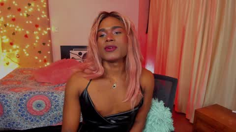 Snapshot of thegoldenbitch chatting on February 2025 11:04:02 PM Goldie online show from February 2025 11:04:02 PM